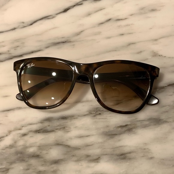 Ray-Ban tortoise classic sunglasses
